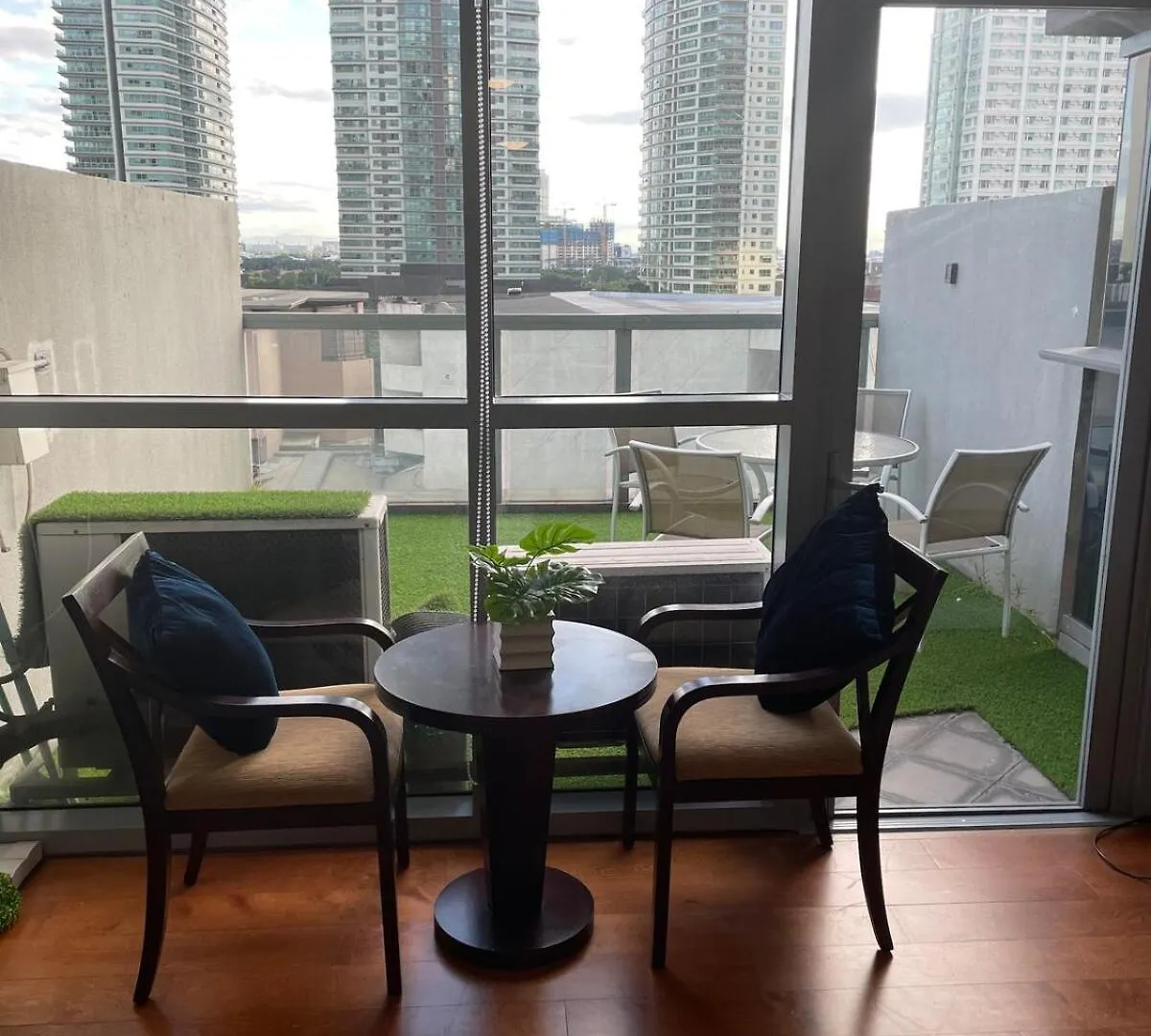 1BR Loft Unit with HUGE Balcony front of Greenbelt Manila 0*,  Philippines