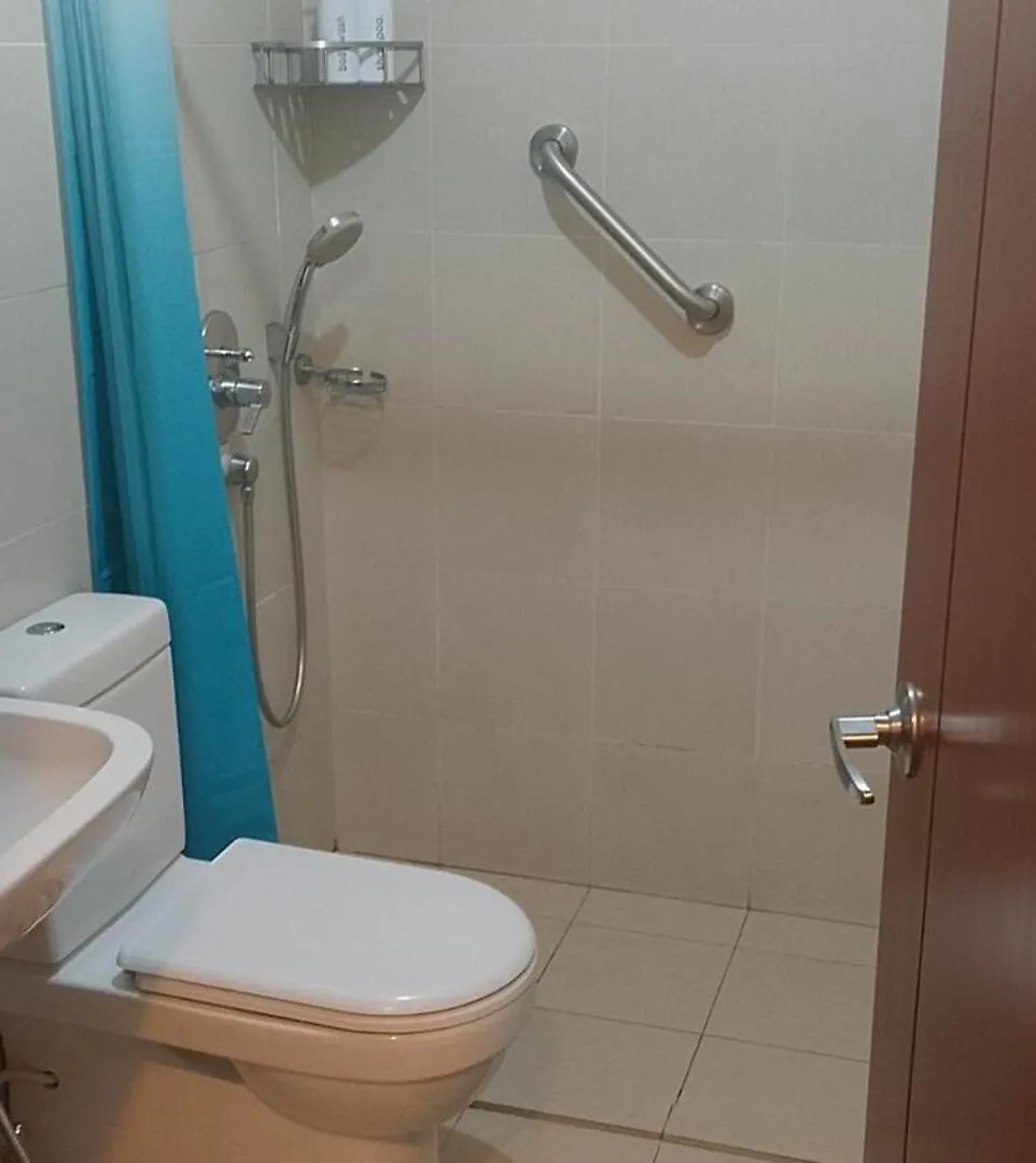 1BR Loft Unit with HUGE Balcony front of Greenbelt Manila